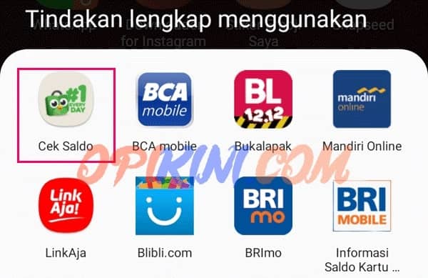 Tempelkan kartu BRIZZI kamu ke bagian belakang HP